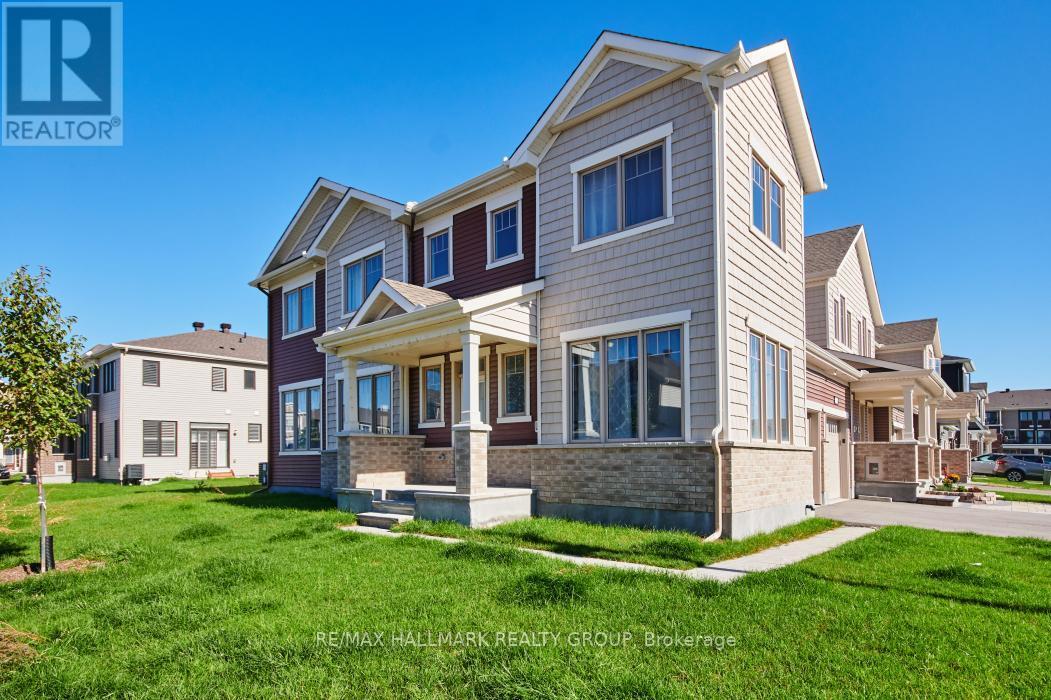 221 Merak Way in Ottawa, ON - Building Photo