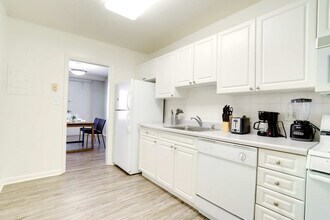 2111 Richmond Hwy in Arlington, VA - Building Photo - Building Photo