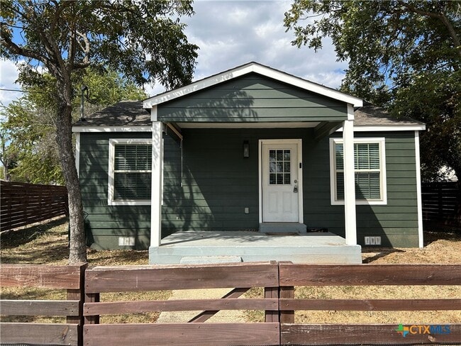 1698 W Bridge St in New Braunfels, TX - Building Photo - Building Photo