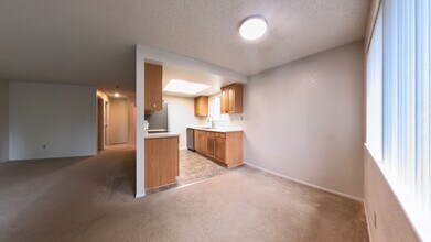 20816 74th Ave W, Unit Apt D in Edmonds, WA - Foto de edificio - Building Photo