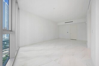 300 Biscayne Boulevard Way, Unit 1105 in Miami, FL - Building Photo - Building Photo