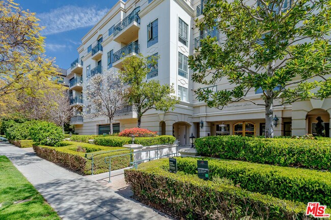 430 N Oakhurst Dr in Beverly Hills, CA - Building Photo - Building Photo