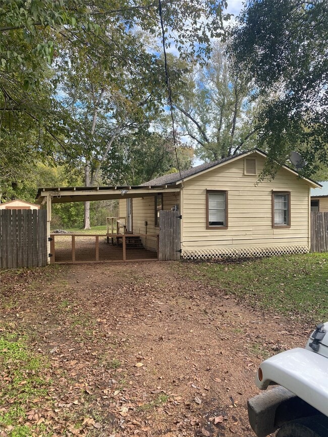 property at 40 Jimmie Ln