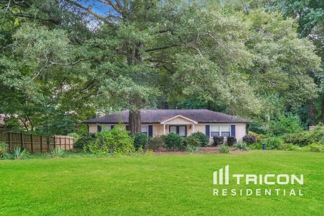 2001 E Lake Dr
