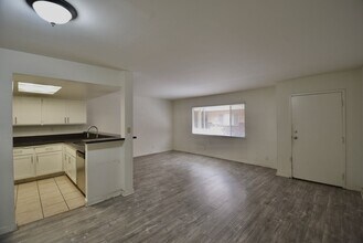 6401 Riverton Ave, Unit 108 in Los Angeles, CA - Building Photo - Building Photo