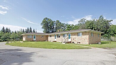 Hidden Valley Apartments (DCP Venture 4 LLC) in Davisburg, MI - Building Photo - Interior Photo