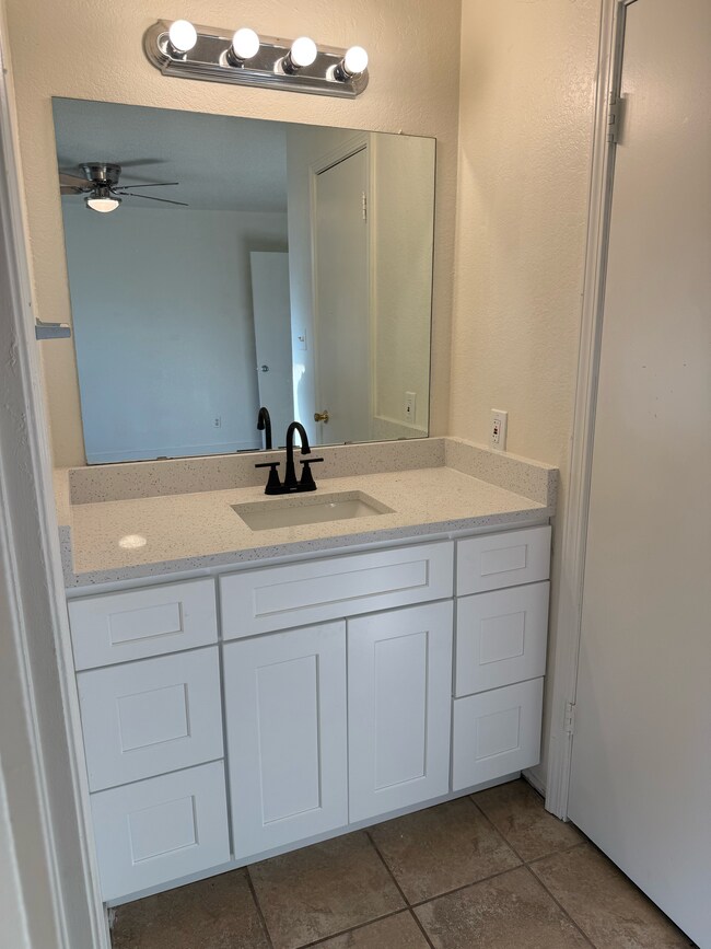 1454 Brook Meadow Cir in Lancaster, TX - Building Photo - Building Photo