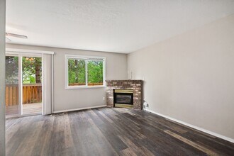 6133-6135 SE Frances St in Hillsboro, OR - Building Photo - Building Photo