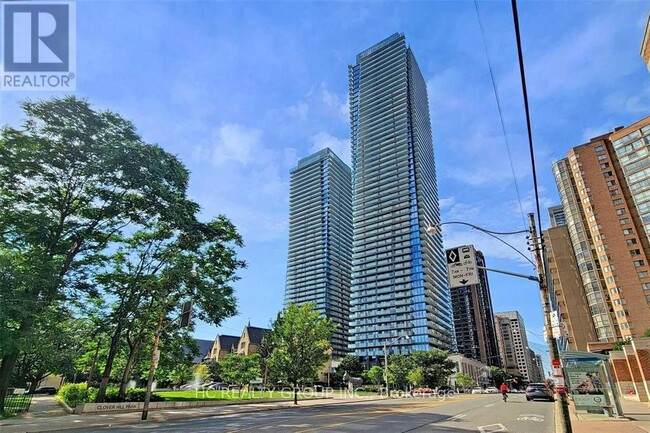 1080-1080 Bay St.