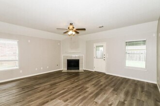 9206 Aberdeen Lake Dr in Houston, TX - Building Photo - Building Photo