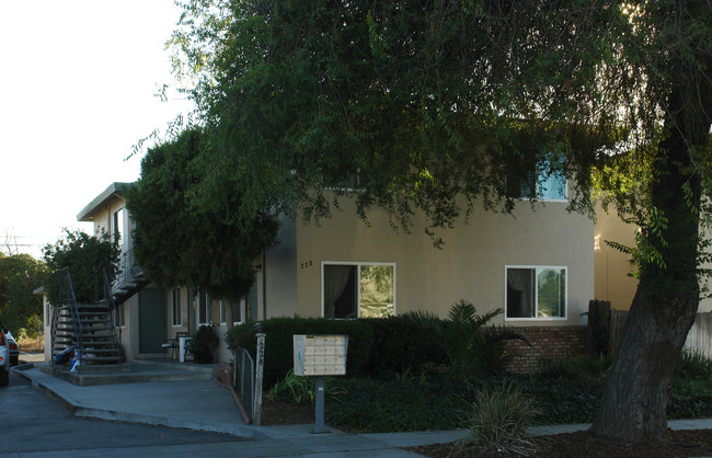 228 Pamela Ave in San Jose, CA - Foto de edificio - Building Photo