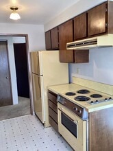 2462 Hawkins St in Klamath Falls, OR - Building Photo - Building Photo