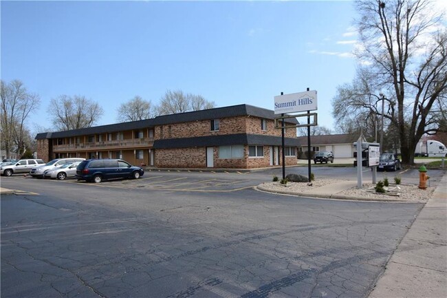 Summit Apartments in Decatur, IL - Building Photo - Building Photo