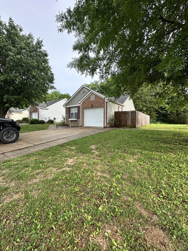 499 Sivley Rd in Hopkinsville, KY - Building Photo - Building Photo