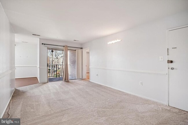 3356 Woodburn Rd in Annandale, VA - Foto de edificio - Building Photo