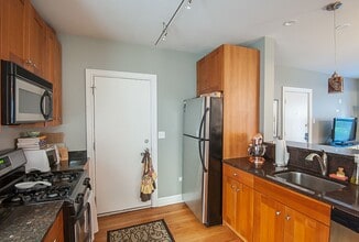 3818 N Sheffield Ave, Unit 3810-1E in Chicago, IL - Building Photo - Building Photo