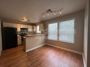 950 Stewarts Creek Dr in Fayetteville, NC - Building Photo - Building Photo