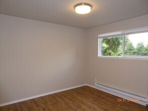 15011 SE 45th St in Bellevue, WA - Building Photo - Building Photo
