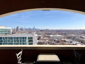 828 W Grace St, Unit 1509 in Chicago, IL - Building Photo
