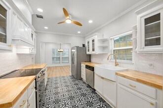 6411 Illinois St, Unit 7 in Houston, TX - Foto de edificio - Building Photo