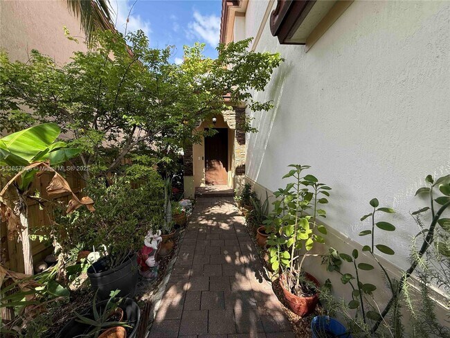 698 SE 34th Terrace in Homestead, FL - Building Photo - Building Photo