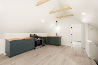 3372 N Downer Ave in Milwaukee, WI - Building Photo - Building Photo