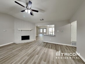 930 Robinwood Dr in Arlington, TX - Building Photo - Building Photo