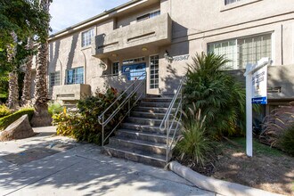 18347 Saticoy St in Reseda, CA - Building Photo - Building Photo