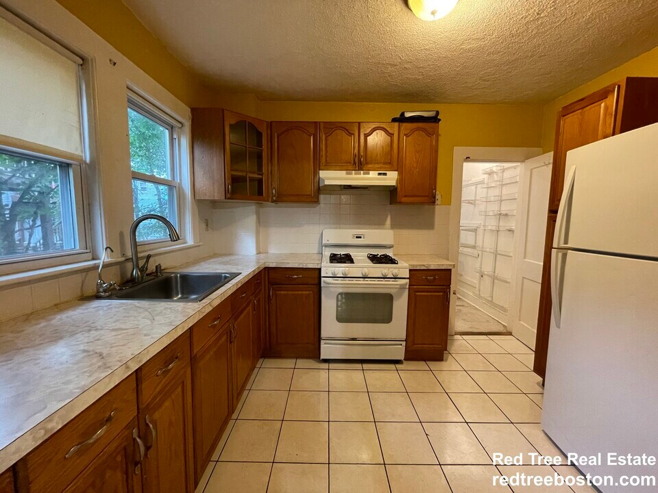 42 Day St, Unit 1 in Boston, MA - Building Photo
