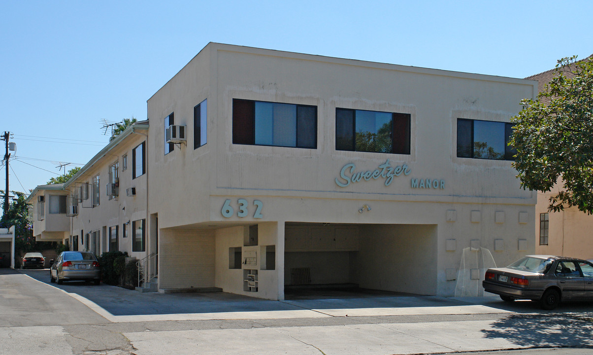 632 N Sweetzer Ave in Los Angeles, CA - Building Photo