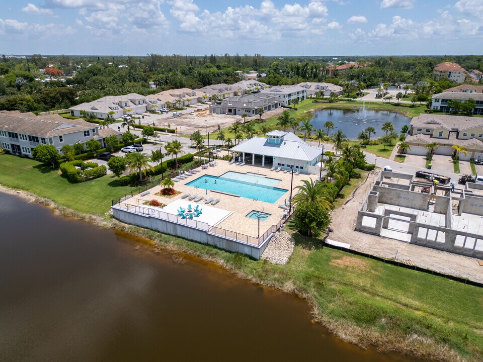 4551 Arboretum Cir, Unit 202 in Naples, FL - Building Photo