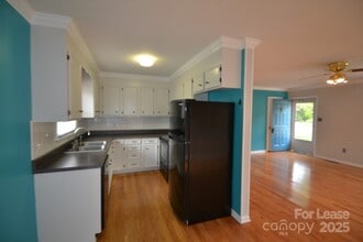 2050 35th St NE in Hickory, NC - Building Photo - Building Photo