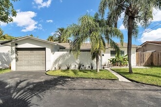 2233 SE 15th St in Pompano Beach, FL - Building Photo - Building Photo