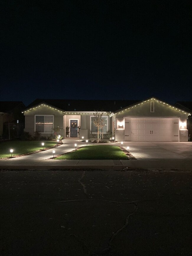 937 W Orange St in Hanford, CA - Building Photo - Building Photo