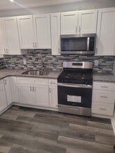 305 Greenway Ave in Darby, PA - Building Photo - Building Photo