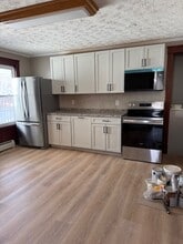 48 Wakefield Ave, Unit 2R in Saco, ME - Building Photo - Building Photo