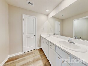 10734 Hidden Banks Gln in Parrish, FL - Building Photo - Building Photo