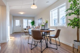 Maple Crest in Edmonton, AB - Building Photo - Building Photo