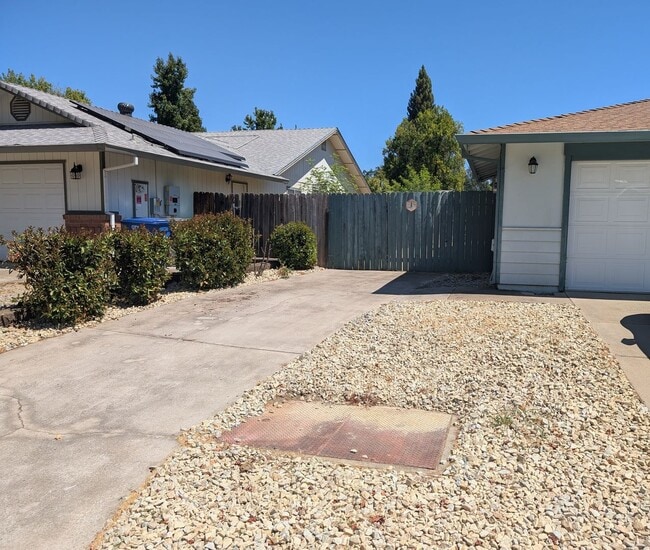 6954 Marvin Trail in Redding, CA - Building Photo - Building Photo