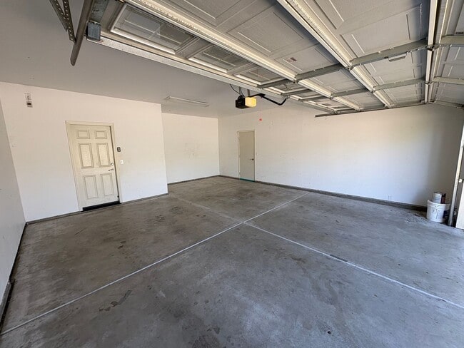 6251 W Perez Ave in Visalia, CA - Building Photo - Building Photo