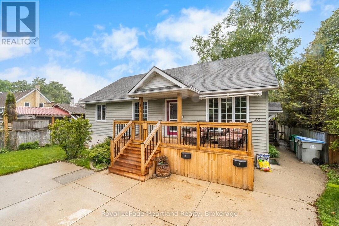 43-43 Raglan St E in Goderich, ON - Building Photo