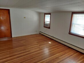 48 W 32nd St in Bayonne, NJ - Building Photo - Building Photo