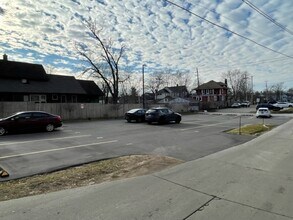 Beautiful Studio and One Bedrooms West Gra in Grand Rapids, MI - Building Photo - Building Photo