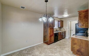 5716 NW Cedarwood Dr in Lawton, OK - Building Photo - Building Photo