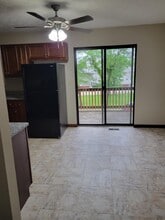 32 Manor Dr in Collinsville, IL - Foto de edificio - Building Photo