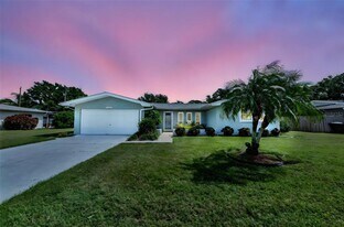 1525 Ruth Rd in Dunedin, FL - Building Photo
