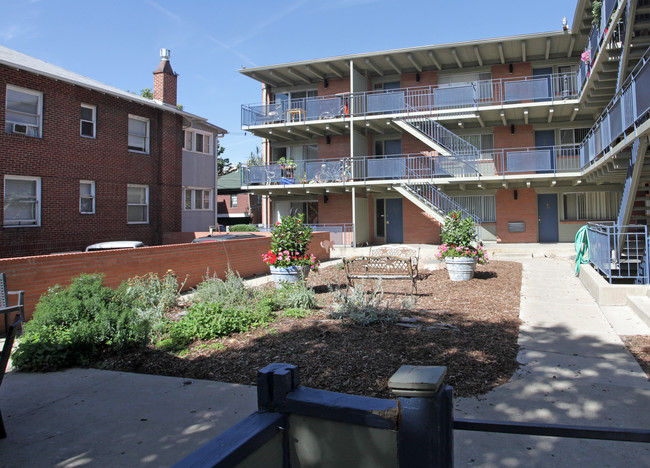 Las Perlas Apartments in Denver, CO - Building Photo - Building Photo