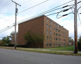 Grovewood Manor in Youngstown, OH - Foto de edificio - Building Photo