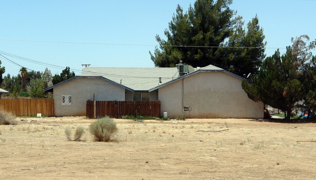 15515 Rancherias Rd in Apple Valley, CA - Building Photo - Building Photo