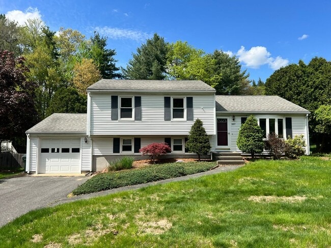 257 Ellendale Cir in Springfield, MA - Building Photo - Building Photo